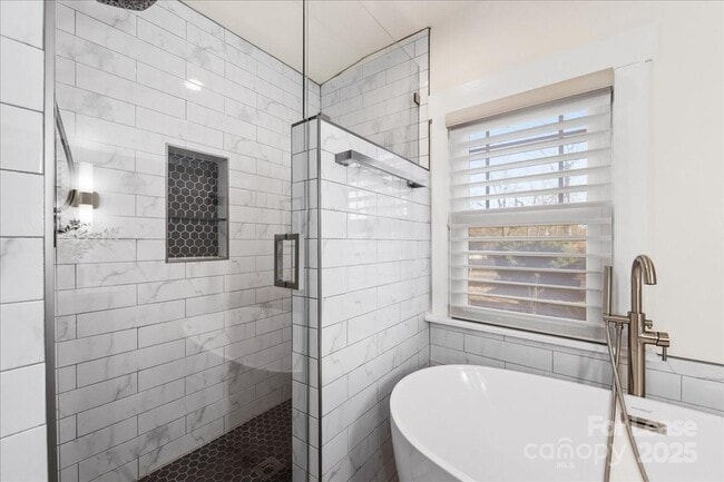 Building Photo - 5712 Oak Dr