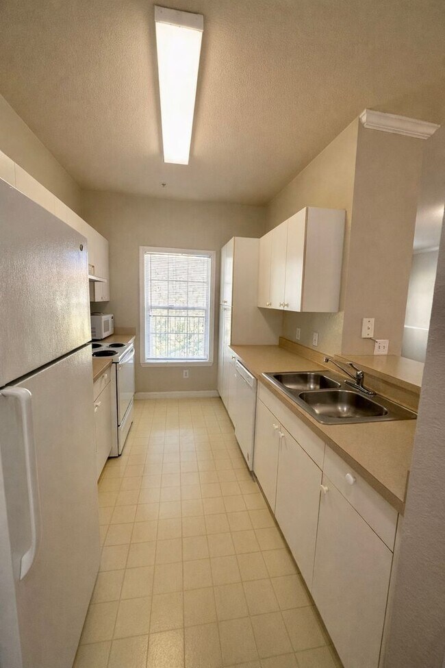 Building Photo - Mosaic 2533