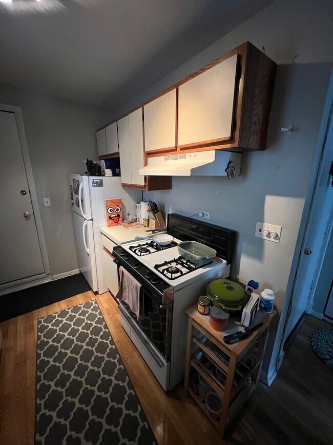 Building Photo - 866 W Aldine Ave