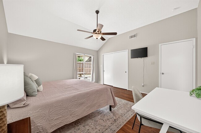 Building Photo - 5814 N Magazine Cir