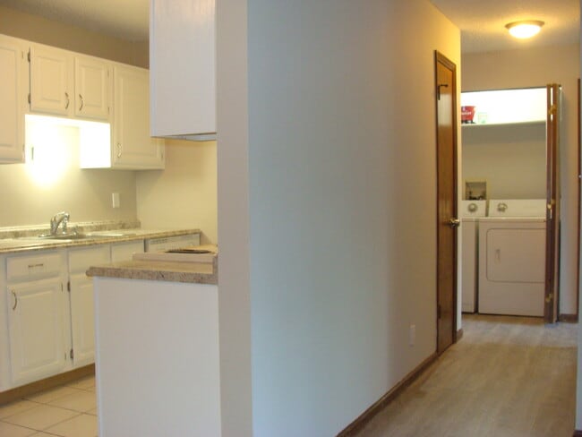 Building Photo - 1050 W Beaver Creek Blvd