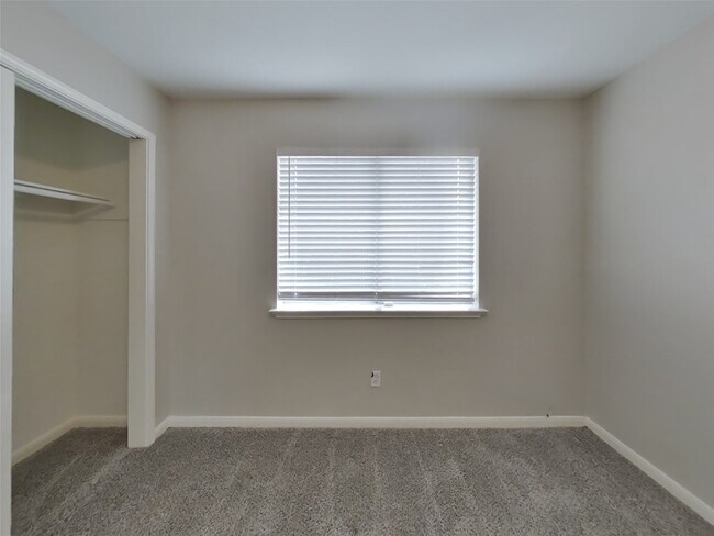 Building Photo - 14907 Englebrook Dr