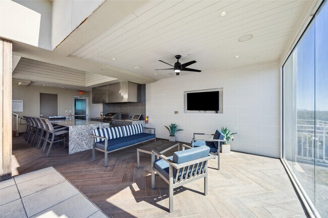 Building Photo - 9870 Gaylord Dr