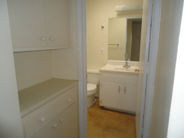 Building Photo - 1301 Cushman Dr