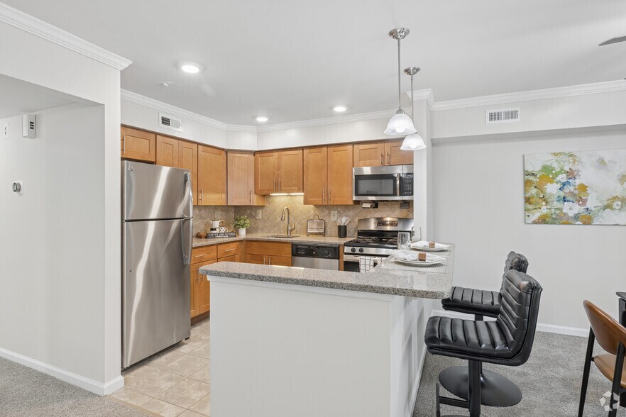 The Cambridge - 2BR, 1BA - 1,000SF - Kitchen - Newtown Place