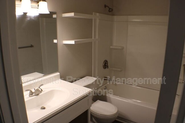 Building Photo - 509 5th St