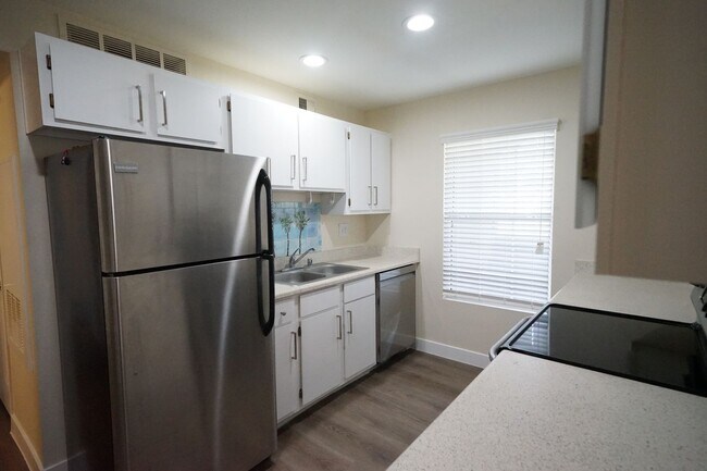 Building Photo - 231 W Horizon Ridge Pkwy