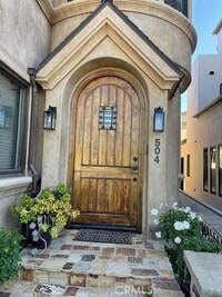 Building Photo - 504 Avocado Ave