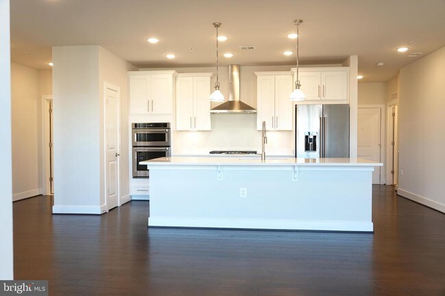 Building Photo - 210 Decoverly Dr