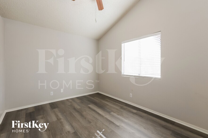 Building Photo - 5039 W Chicago Cir S