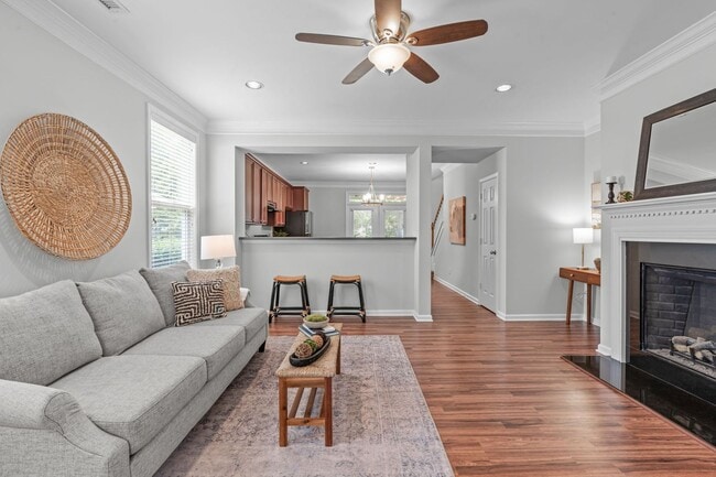 Building Photo - Stylish 2BR+Office (Optional 3rd Bedroom),...