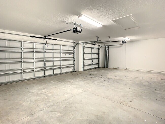 Building Photo - Beautiful 4 bedroom 2.5 bathroom Single Family House! Like new!