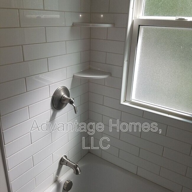 Building Photo - 413 E 63rd Terrace
