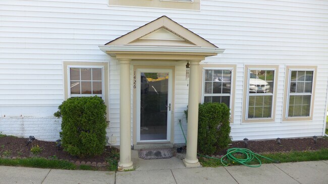 Building Photo - 1426 Nutwood Ct