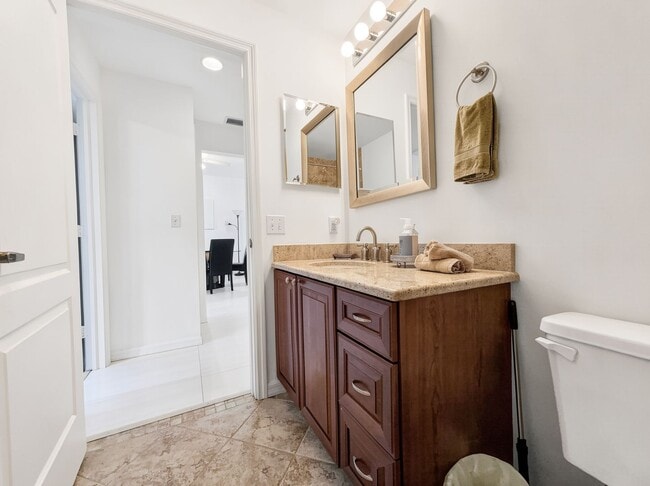 Building Photo - Beautifully furnished 2BR/2BA first-floor condo