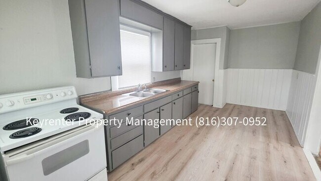 Building Photo - 2607 E 73rd St