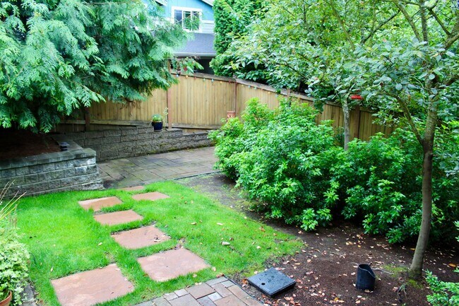 Building Photo - Rose Hill - Kirkland Home