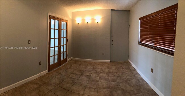 Building Photo - 2539 Bayshore Dr