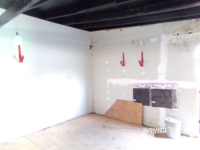 Building Photo - 4bd 1ba Home