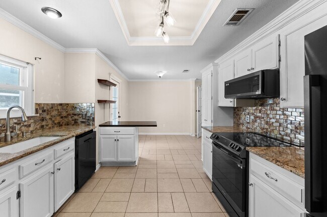 Building Photo - 122 CR - 4936