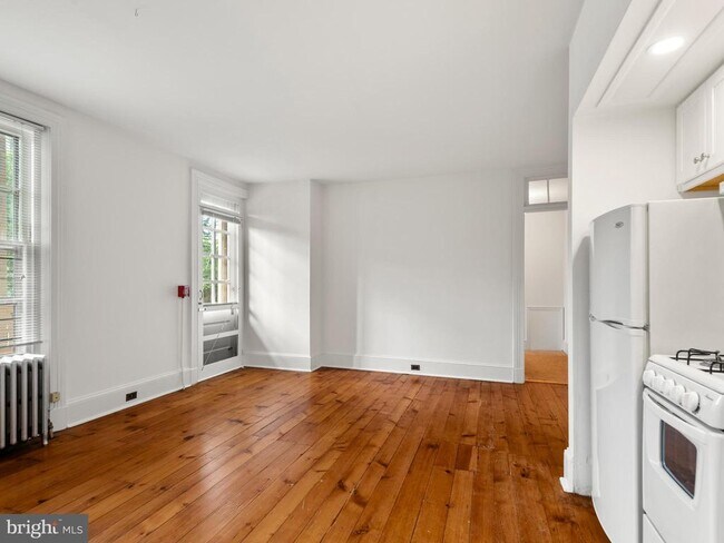 Building Photo - 318 N Matlack St