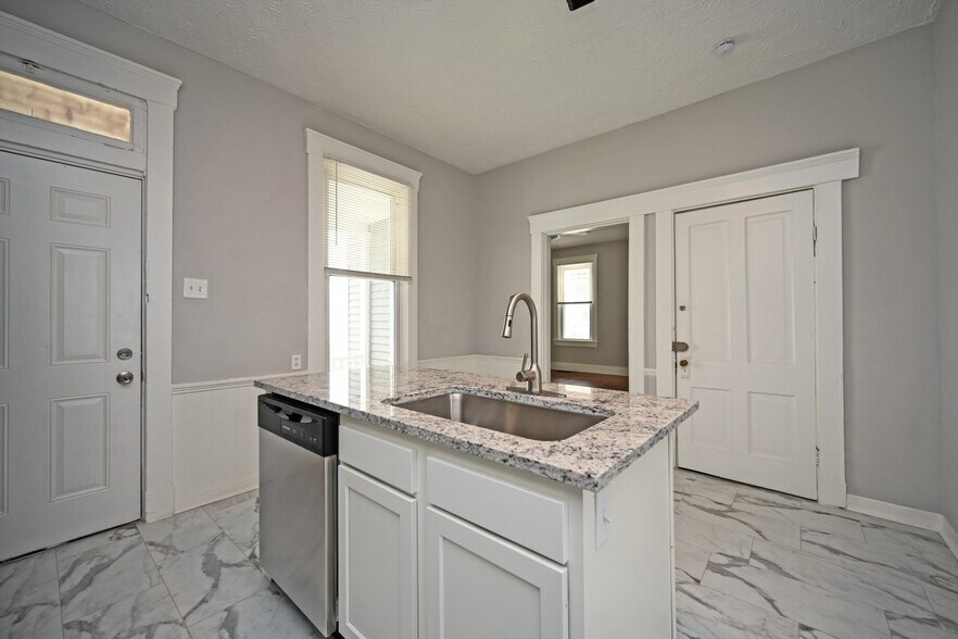 Building Photo - 6116 Conover St