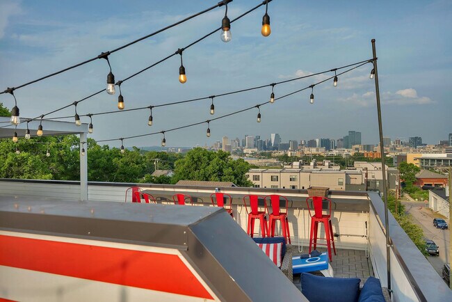 Building Photo - 2716 Delaware Ave