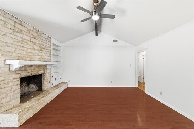 Building Photo - 6210 Shadow Valley Dr