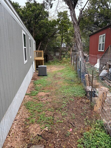 Building Photo - 7214 Comstock Cove