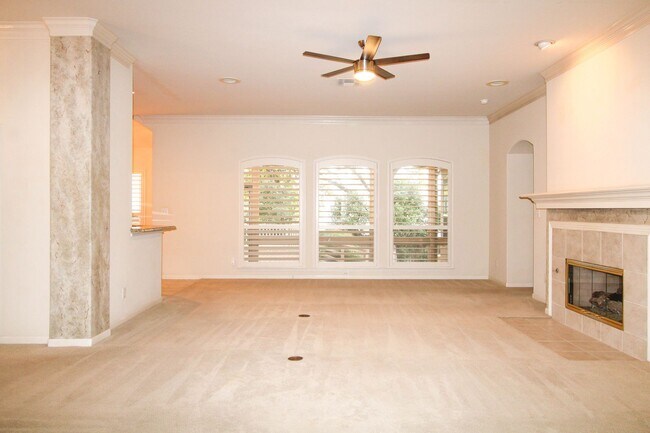 Building Photo - ************Move In Special- 2 WEEKS FREE!!!!************