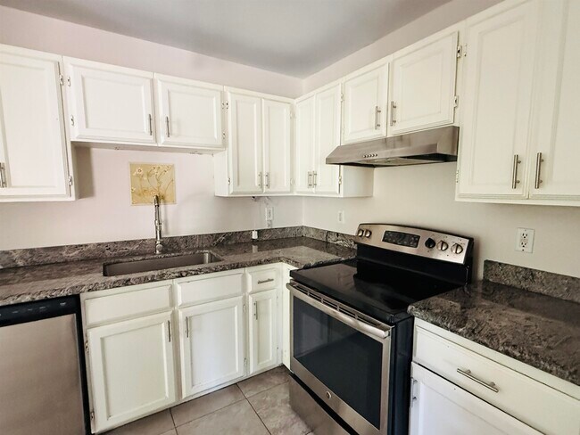 Building Photo - 2103 Dorado Dr