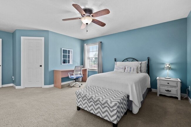 Building Photo - Four bedroom, 3 Bathroom with Bonus Room a...