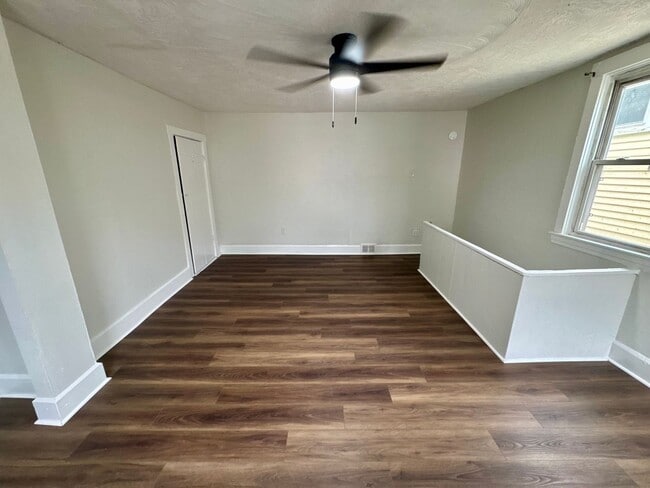 Building Photo - Spacious 1 Bed 1 Bath Home!