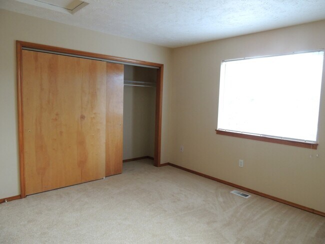 Building Photo - $2300.00 - 3 Bed/ 2 Bath South Hill Home w...