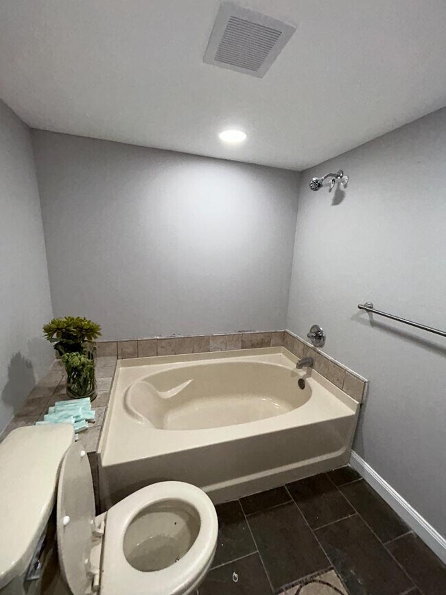 Building Photo - 2707 Fairlawn St