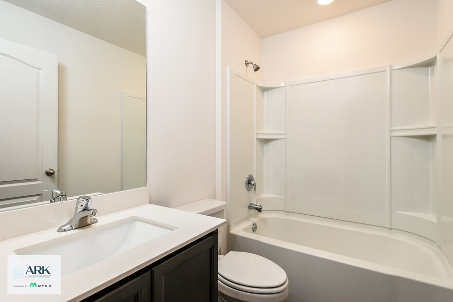 Building Photo - 409 Kensington View Dr