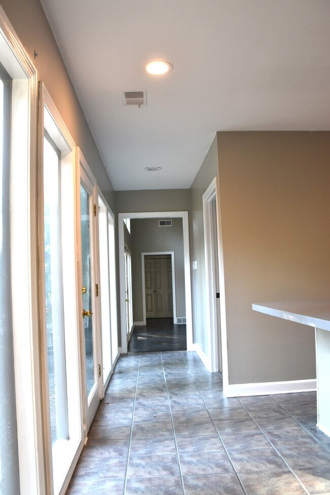 Building Photo - 1461 Kirby Pkwy
