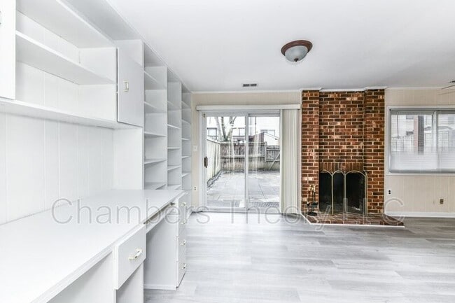 Building Photo - 8088 Edinburgh Dr