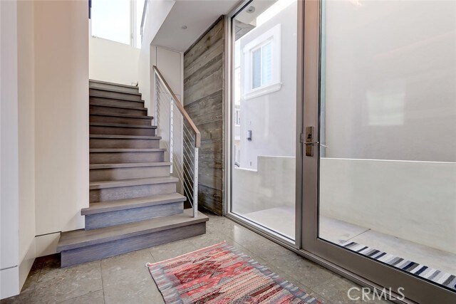 Building Photo - 3208 Ocean Dr