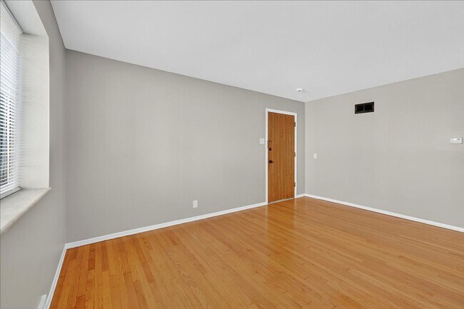 Building Photo - Plan B