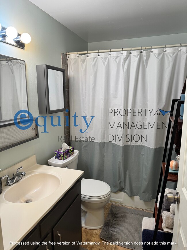 Building Photo - 549 Stringham Ave