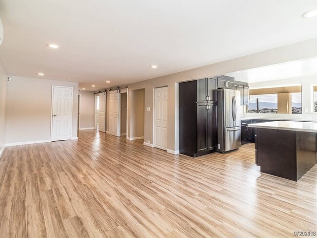 Building Photo - Moanalua Gardens 2BR/1.5Ba w/ 2 Parking