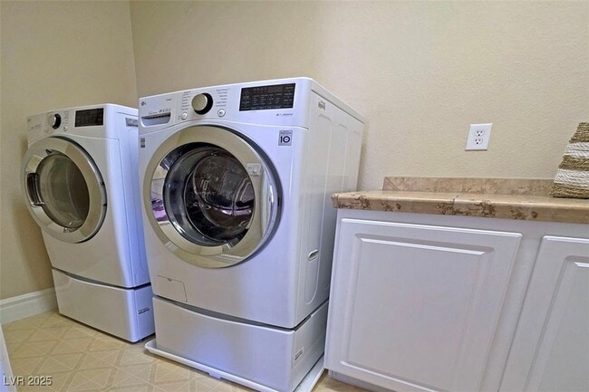 Building Photo - 973 Via Stellato St