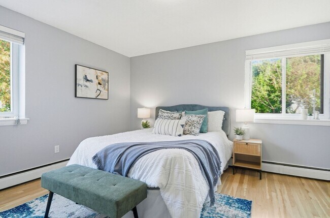 Building Photo - 20 Radcliffe Rd