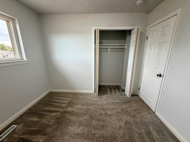Building Photo - 1520 Woodward Dr