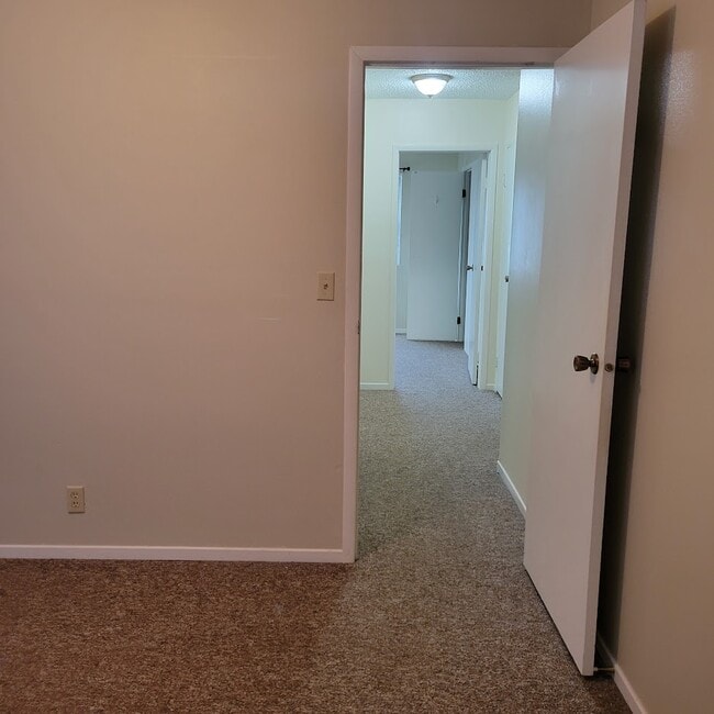 Building Photo - 74 Lakeshore Ct