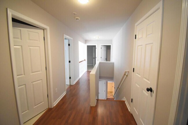 Building Photo - 6827 Braddock Ln