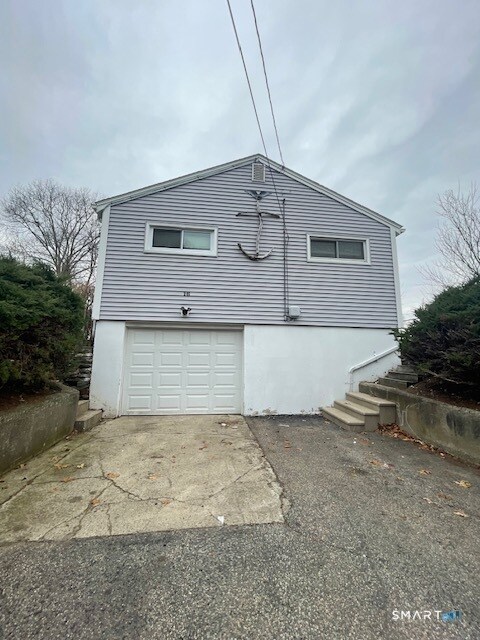 Building Photo - 16 Bluff Rd