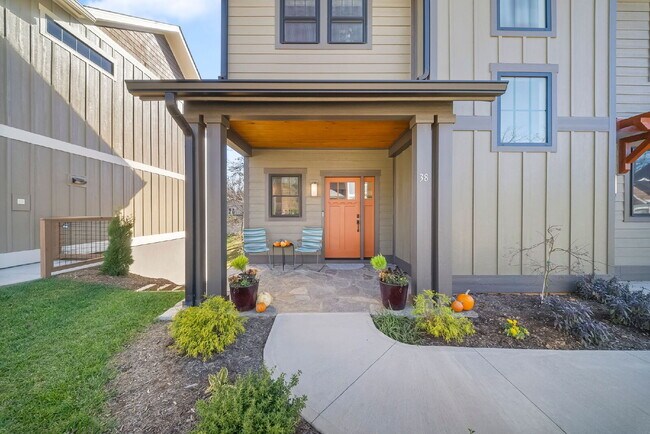 Building Photo - Fully Furnished | Asheville Area | 3–12 Month Leases Available