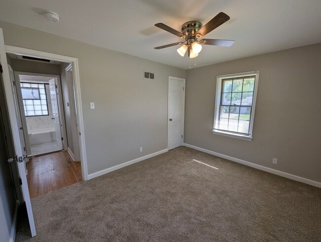 Building Photo - Updated Open-Concept with Sunroom & Finished Basement Space